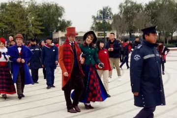 迪士尼平安圣诞夜、SMS恪尽职守保平安