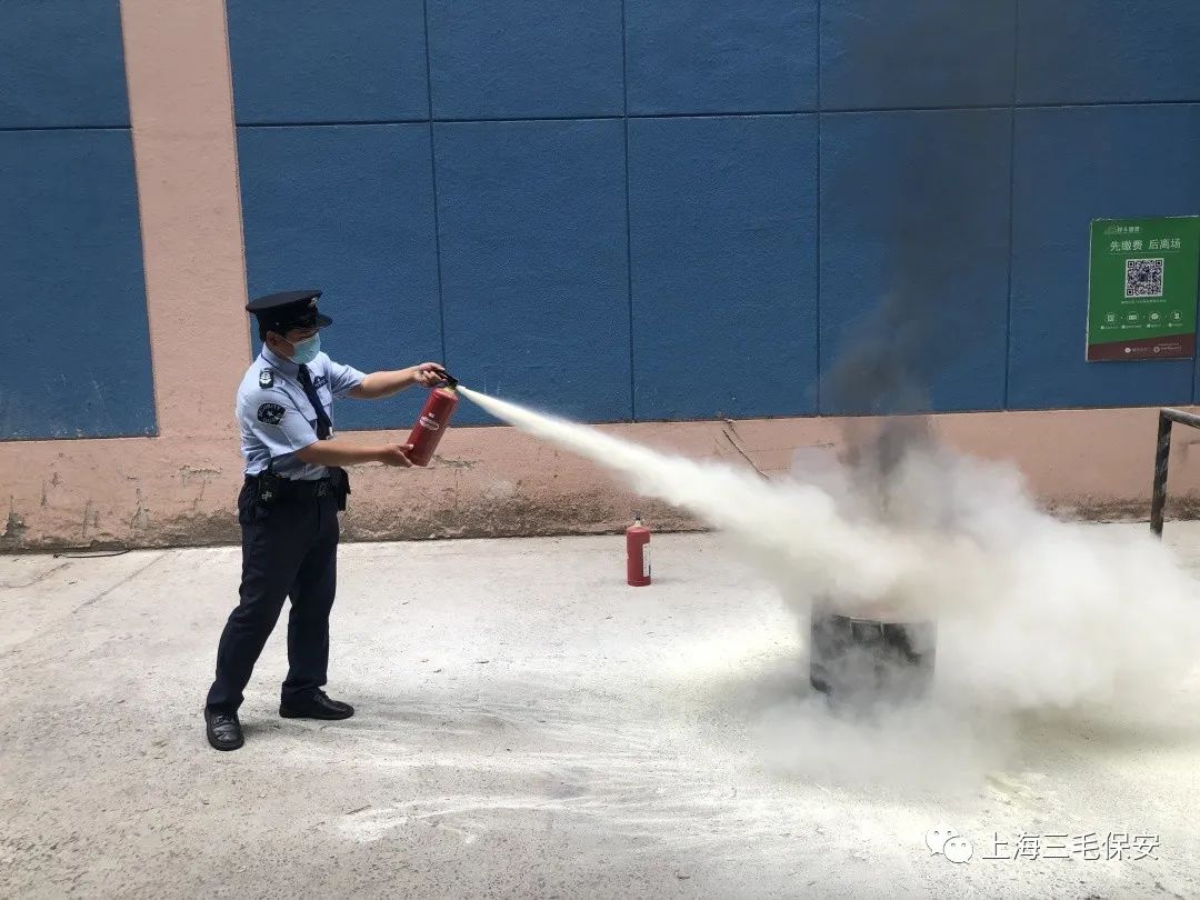 “人人讲安全 个个会应急”三毛保安协助上海国际贵都大饭店开展消防演习