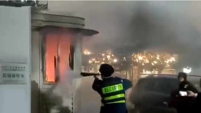 保安巡逻遇火情 及时处置显担当