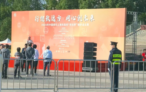 “脚步丈量校园 责任一路随行”三毛保安让健步走更安心